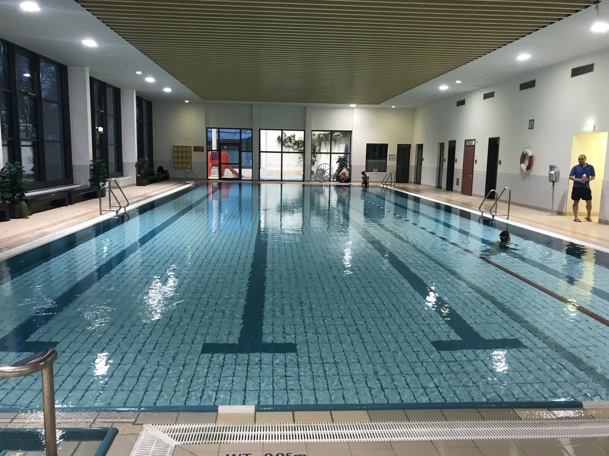 Ein leeres Schwimmbad am letzten Schwimmtraining nur fürs Tri-Team!